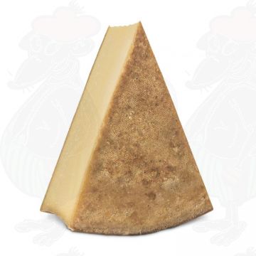 Denna ost har en fettprocent på 48% och kan beskrivas som en hårdost med en pittig smak. Det är en vacker ost från Frankrike som har alla egenskaper en god, fast ost ska ha.